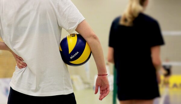 is volleyball easy to learn?