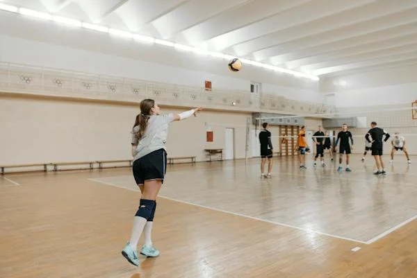 can you score a point in volleyball when not serving?